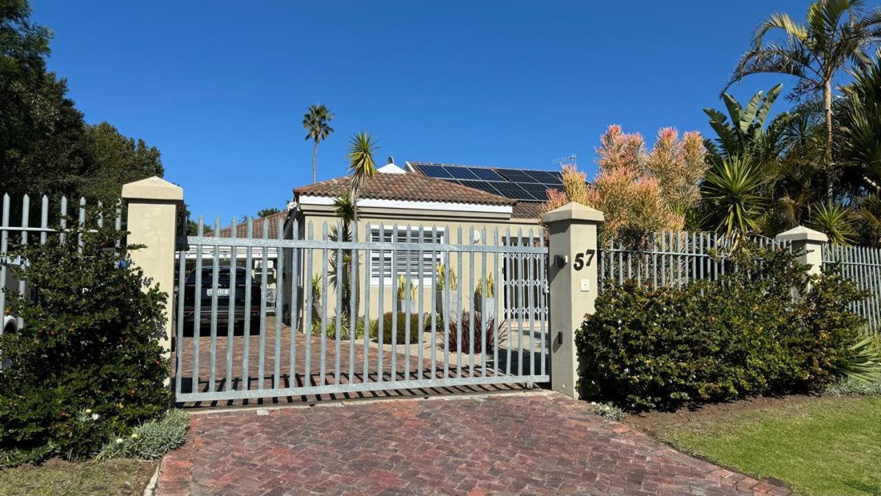 Plett57 - Self Catering - Room No1 เพลตเตนเบิร์กเบย์ ภายนอก รูปภาพ